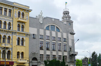 Університет X6RJ+CR Харків: Консерваторія та освіта